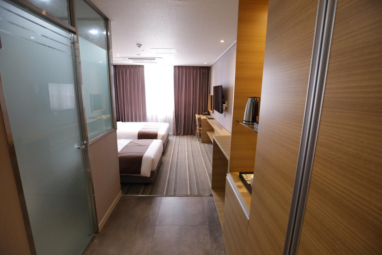 Honors Hotel Hwaseong Екстер'єр фото