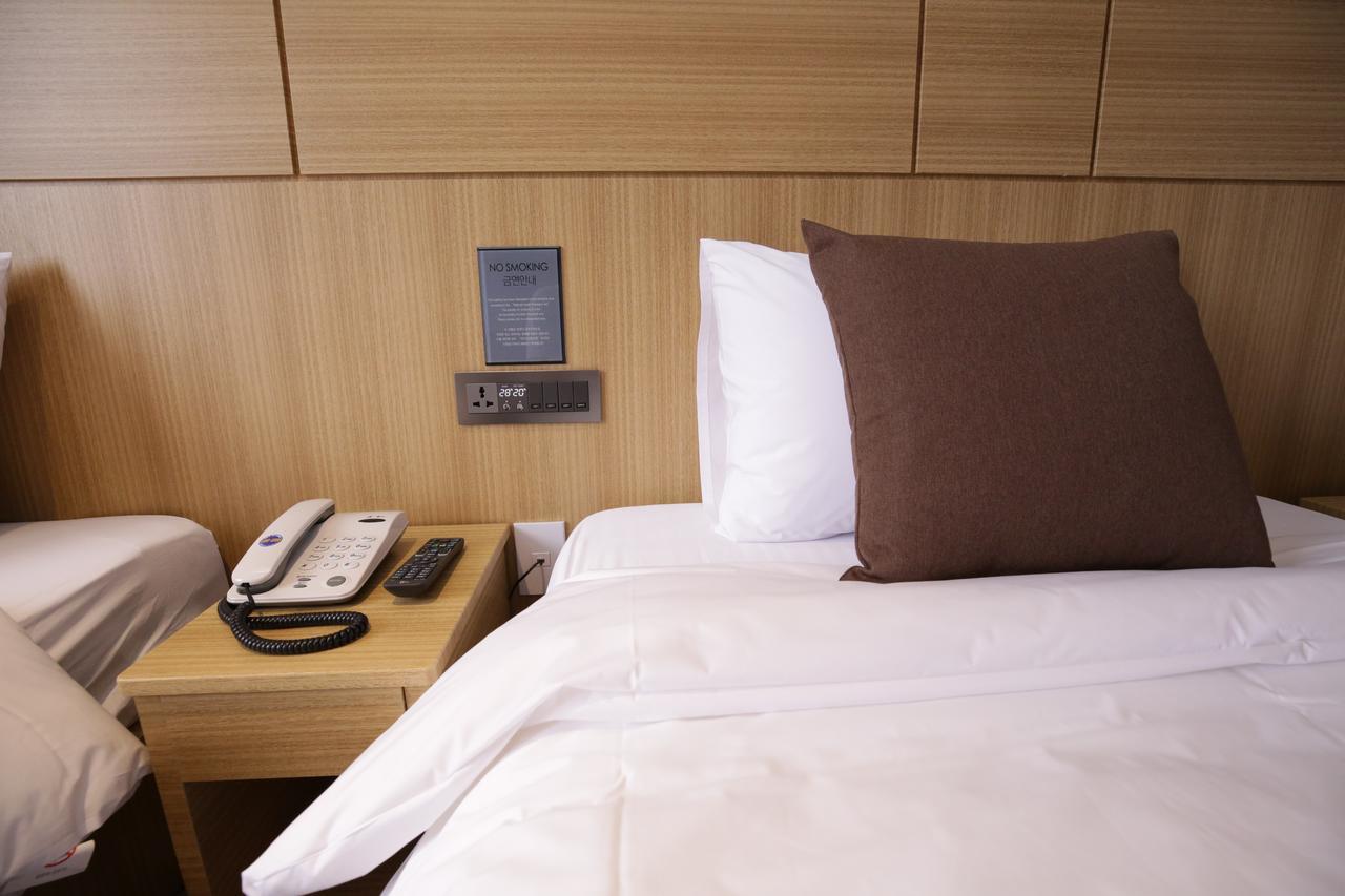 Honors Hotel Hwaseong Екстер'єр фото