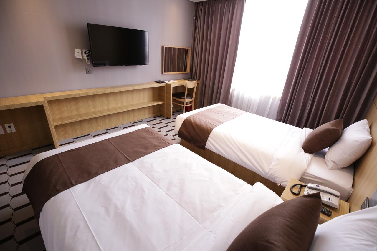 Honors Hotel Hwaseong Екстер'єр фото