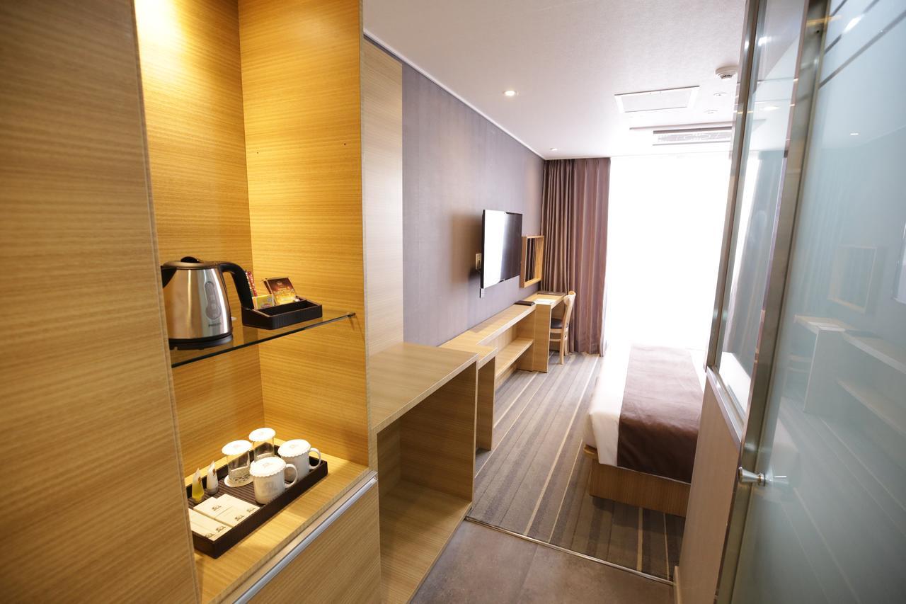 Honors Hotel Hwaseong Екстер'єр фото