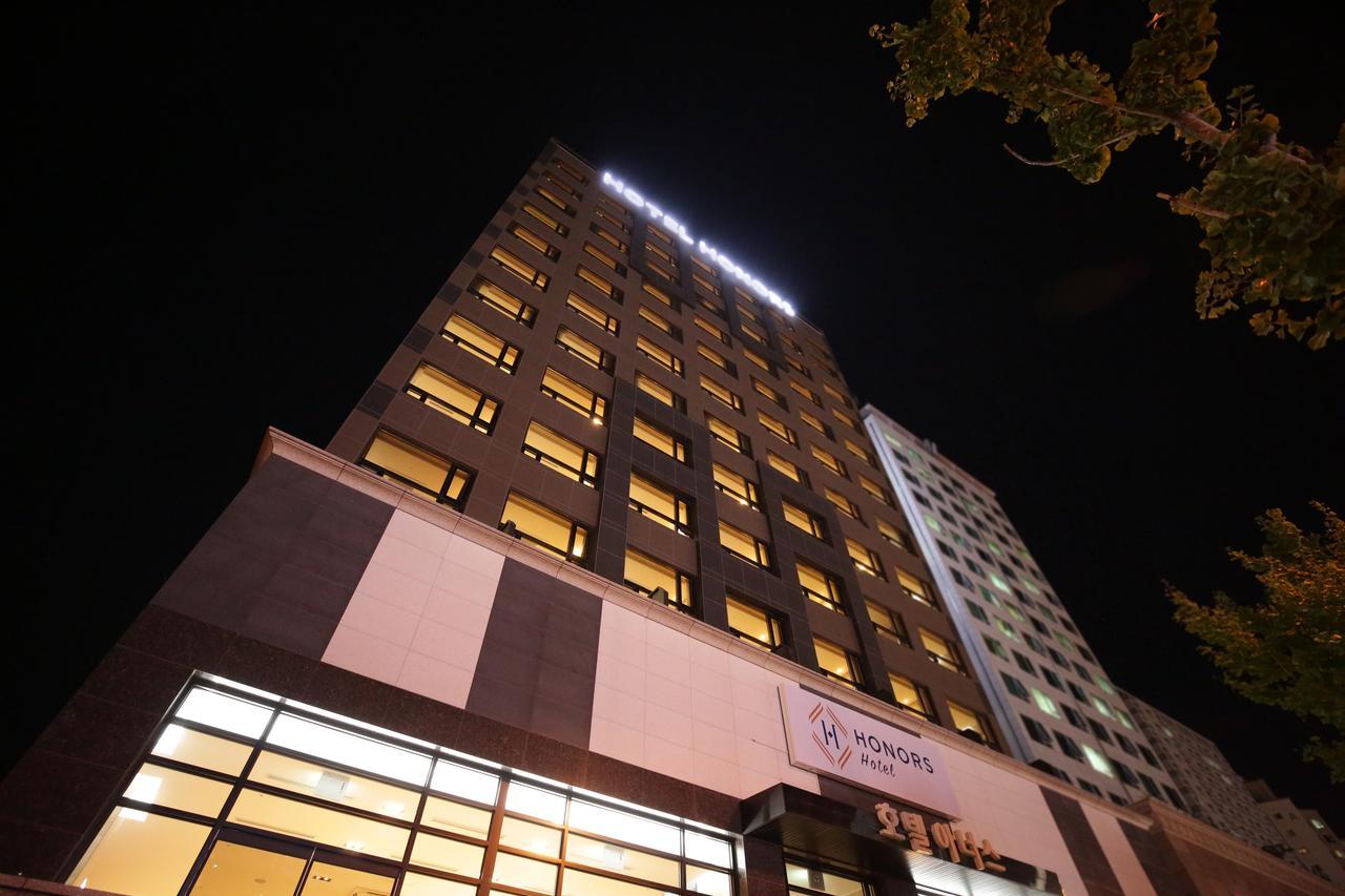 Honors Hotel Hwaseong Екстер'єр фото