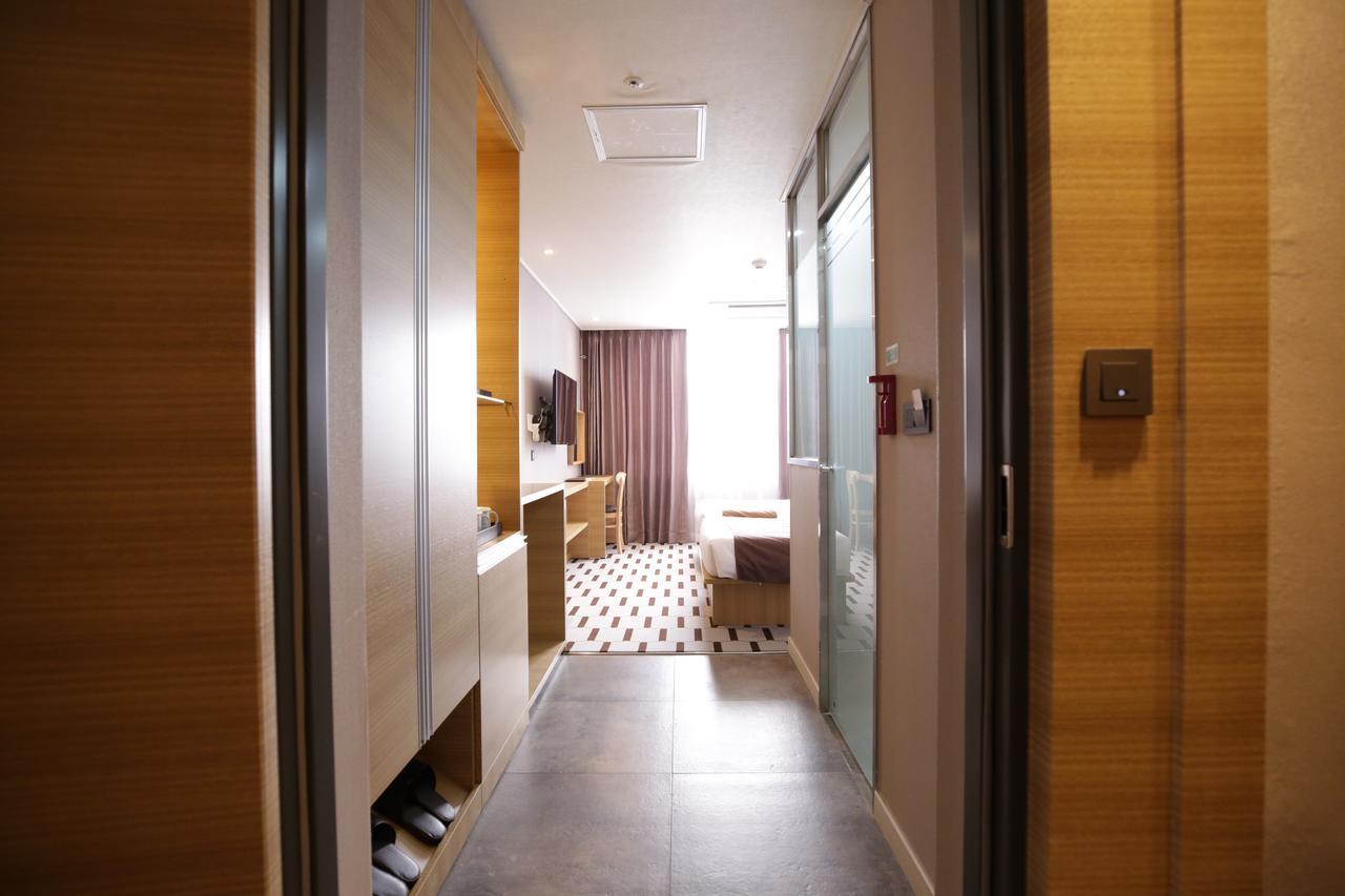 Honors Hotel Hwaseong Екстер'єр фото